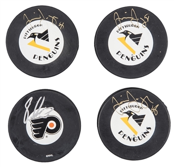 Lot of (4) Hockey Greats Past and Present Single Signed Pucks Including Jagr & Lindros (Beckett)